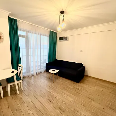 Solid Mamaia